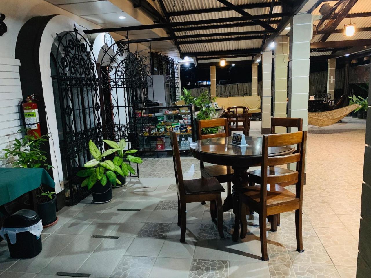 Matutina pensiónne Puerto Princesa Exterior foto