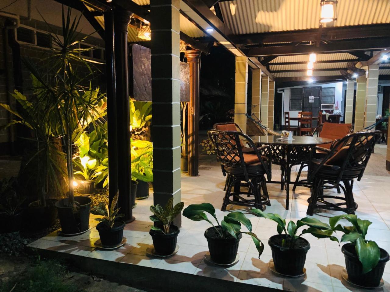 Matutina pensiónne Puerto Princesa Exterior foto
